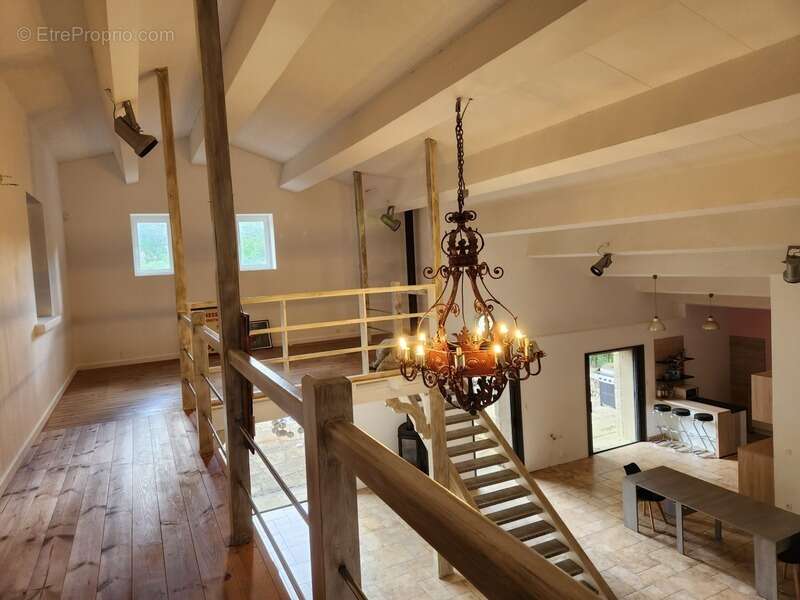  Propriété d'Exception à Banne : Le Luxe au Cœur de l'Ardèche Sauvage - photo 6