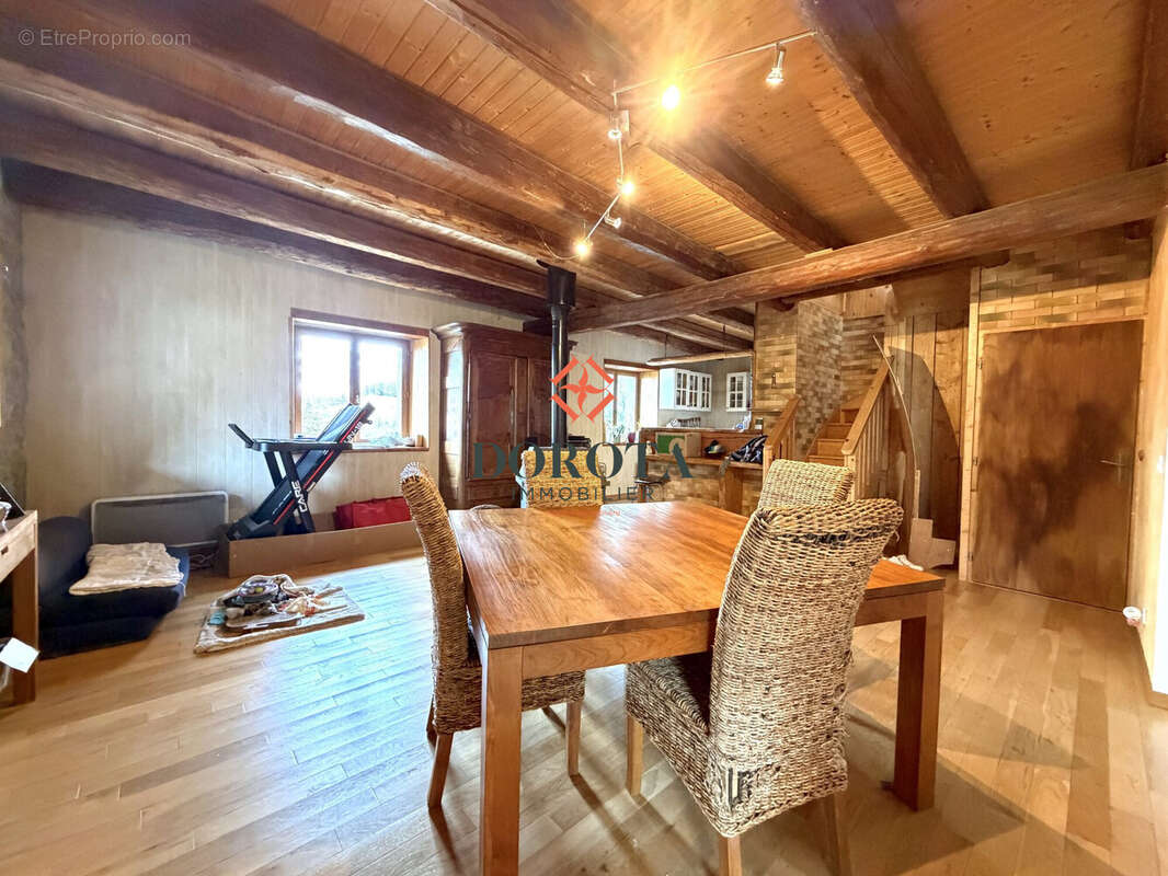 Maison à LA COMBE-DE-LANCEY