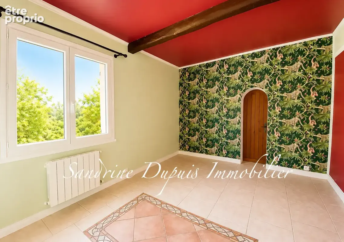 Maison de plain-pied d'environ 190 m2   Parcelle paysagée et boisée de 4 583 m2   À 7 min de Saintes - photo 10