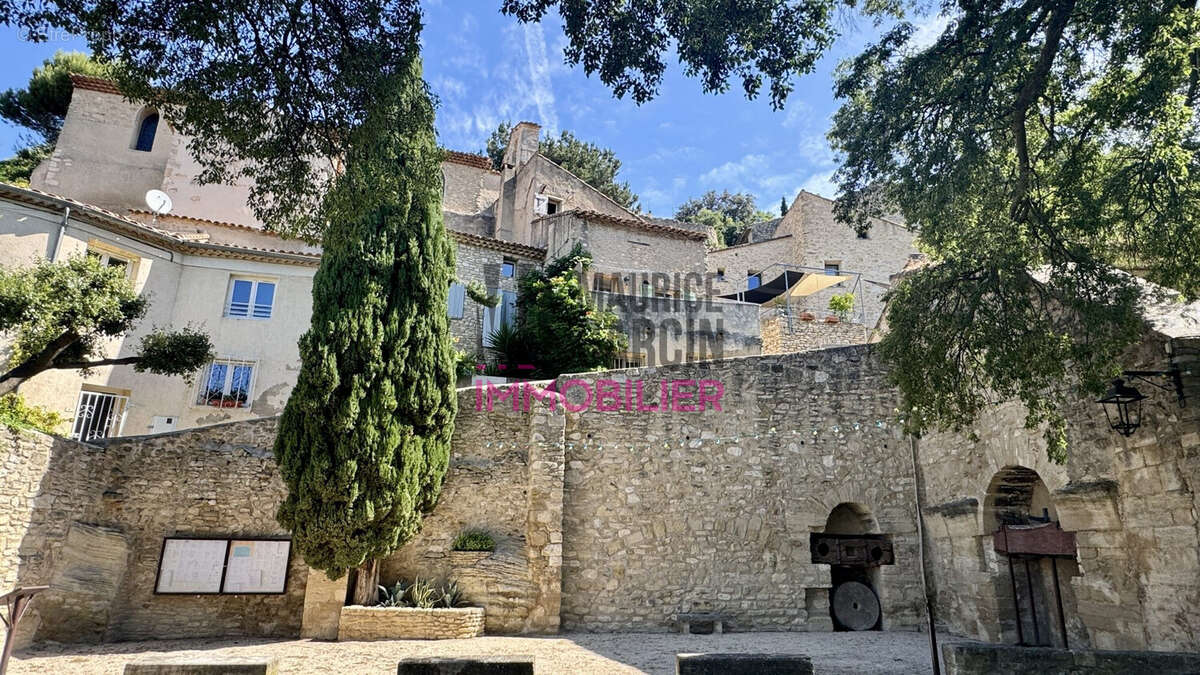 Maison 142 m² à La Roque-Sur-Pernes  - photo 2