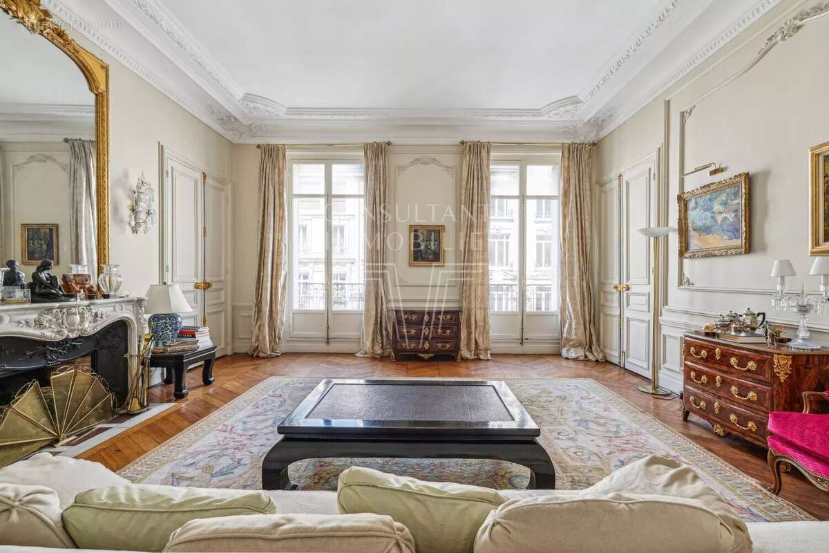 Appartement à PARIS-17E