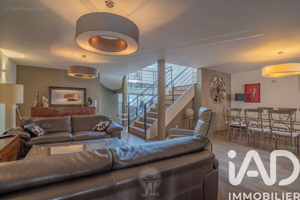 Maison 238 m² à Sainte-Ruffine  - photo 5