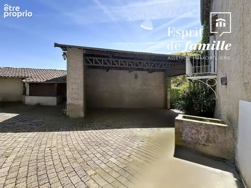 Fontaines-Saint-Martin, propriété au coeur du village 260m2 plus dépendances - photo 13