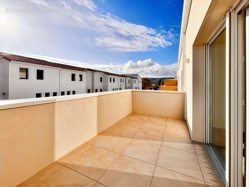 Appartement à VIC-LA-GARDIOLE