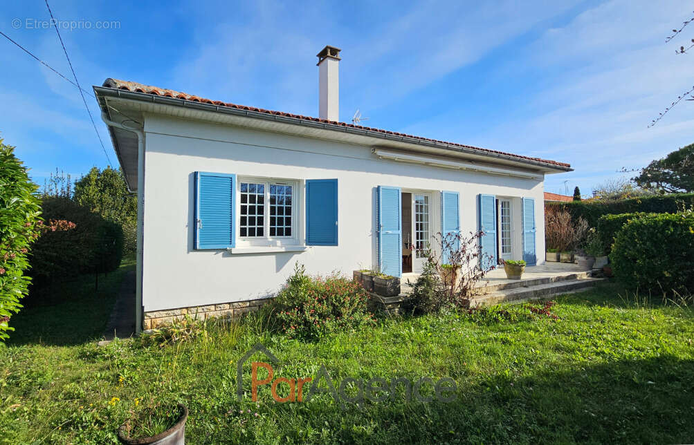 Maison à VAUX-SUR-MER