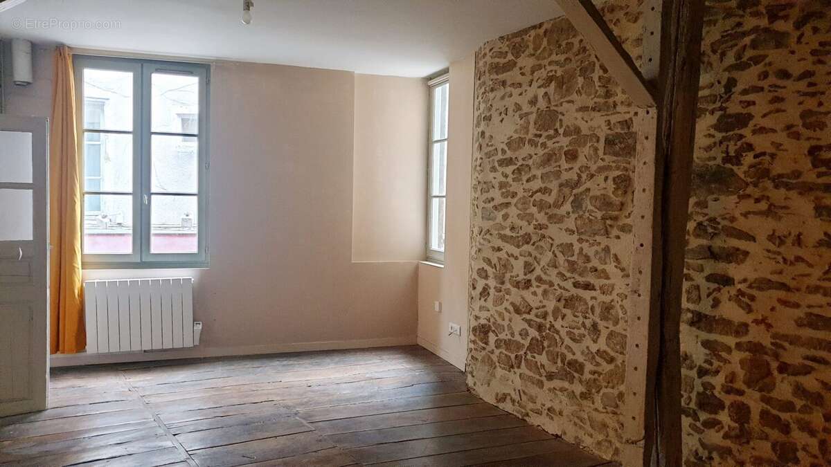 Appartement à SAINT-LEONARD-DE-NOBLAT