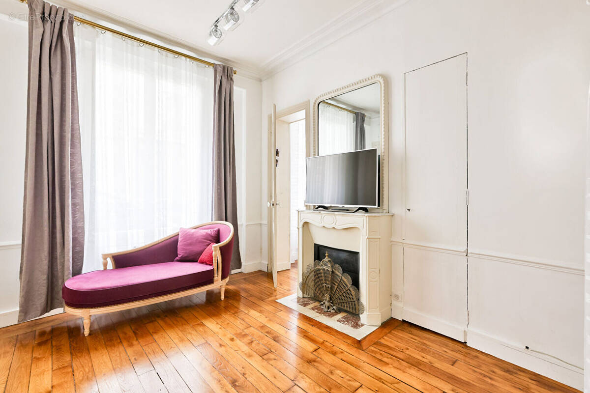 Appartement à PARIS-7E