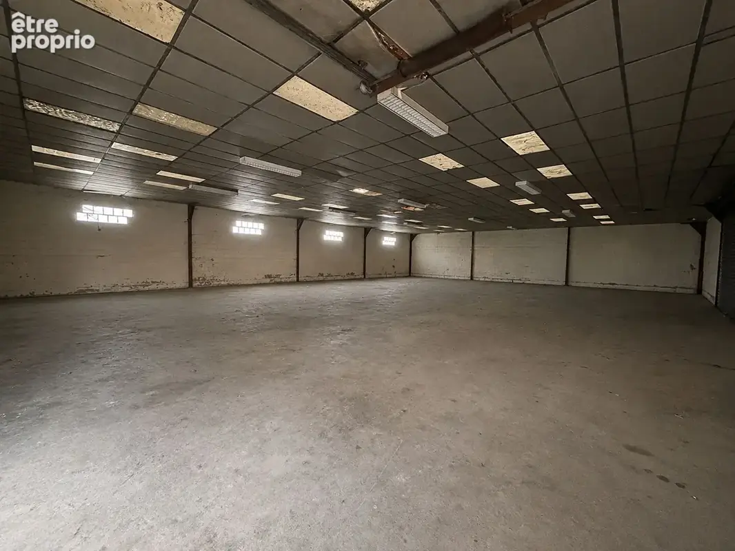 RARE, Bâtiment de 450 m² à fort potentiel : Activité, stockage ou projet de loft(s) - photo 3