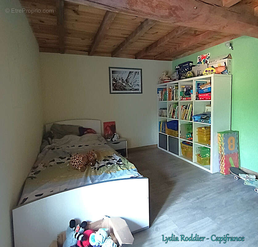 Maison 177 m2 - 6 pièces - 3 Chambres avec vue exceptionnelle à Saint Victor Montvianeix (63550) - photo 17