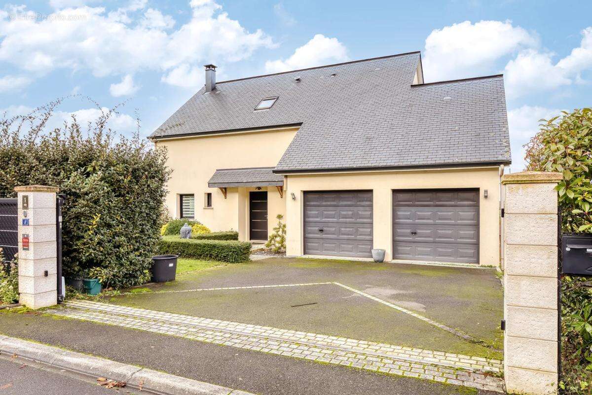 Maison à LA RIVIERE-SAINT-SAUVEUR