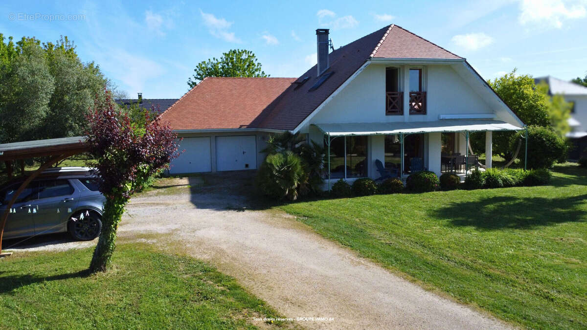 EXCLUSIVITE : Superbe villa familiale sur 2 000 m² plats avec vue sur les montagnes - photo 4
