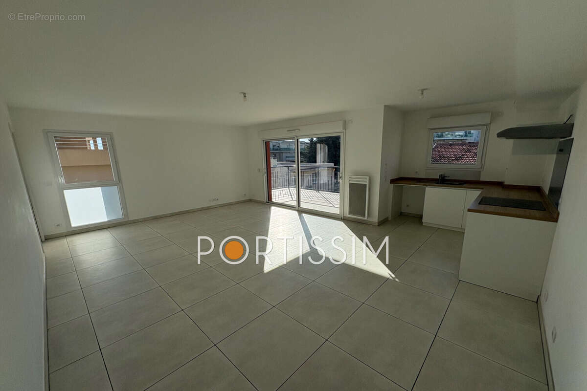 Appartement à SAINT-LAURENT-DU-VAR