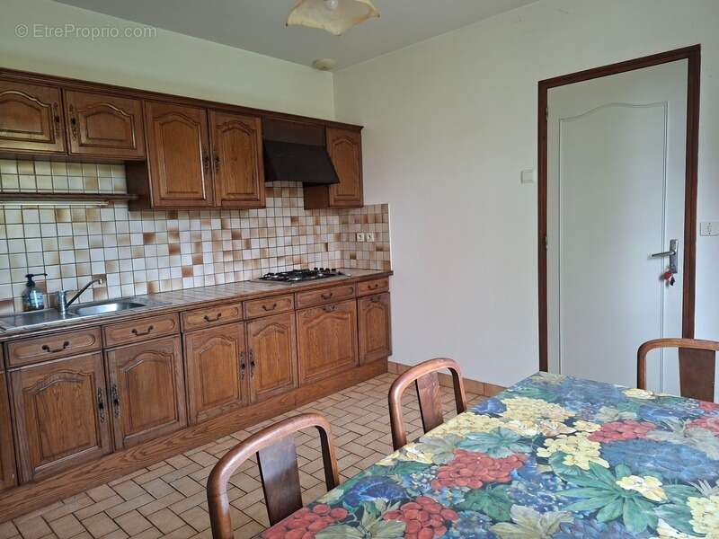 Maison à AMBRIERES-LES-VALLEES