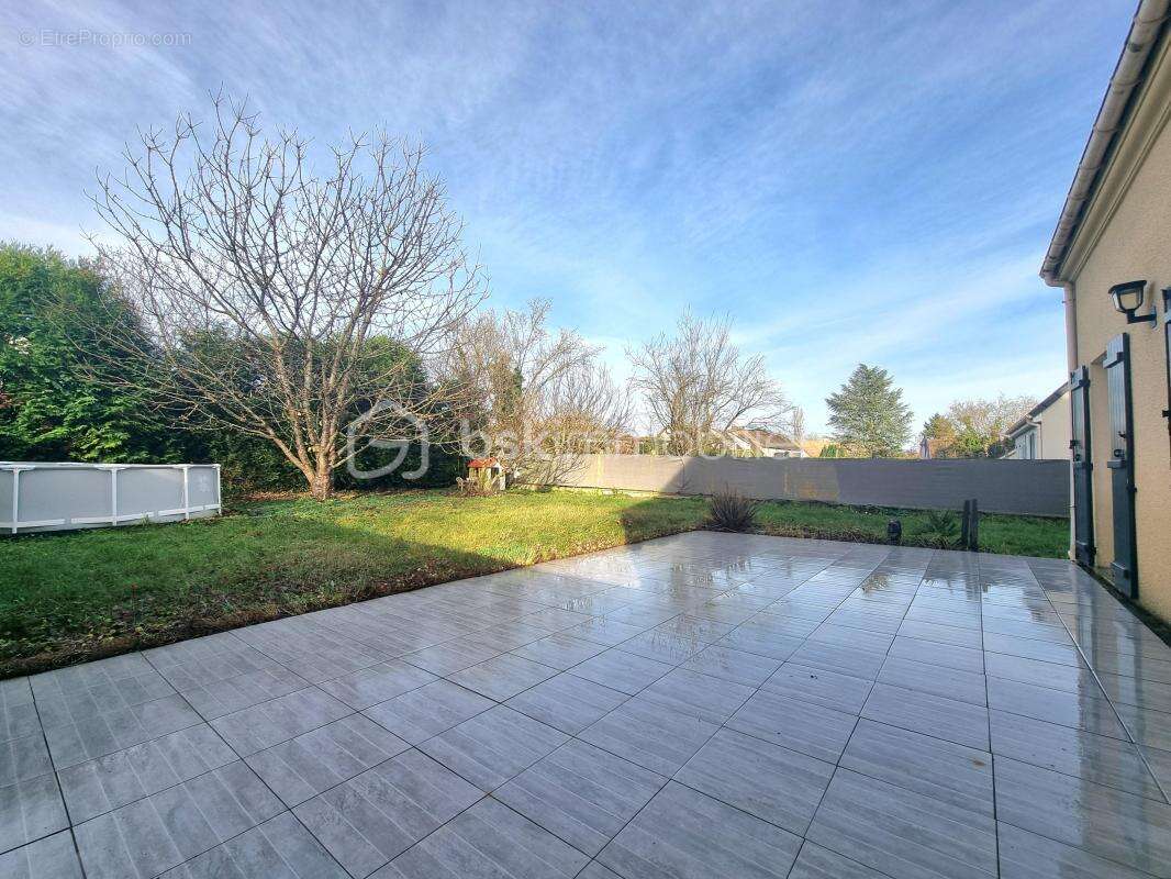 Maison à CHATENAY-SUR-SEINE