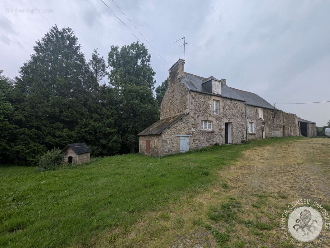 Maison à LANGUENAN