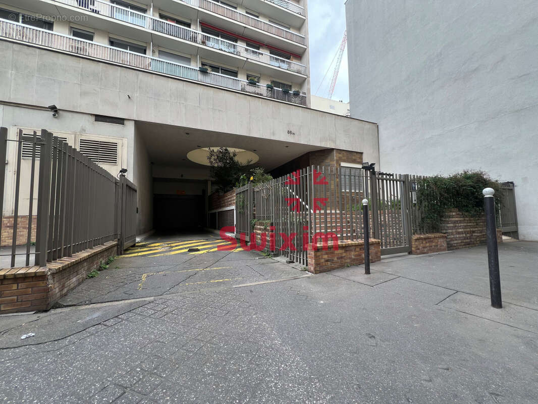 Autre à PARIS-11E