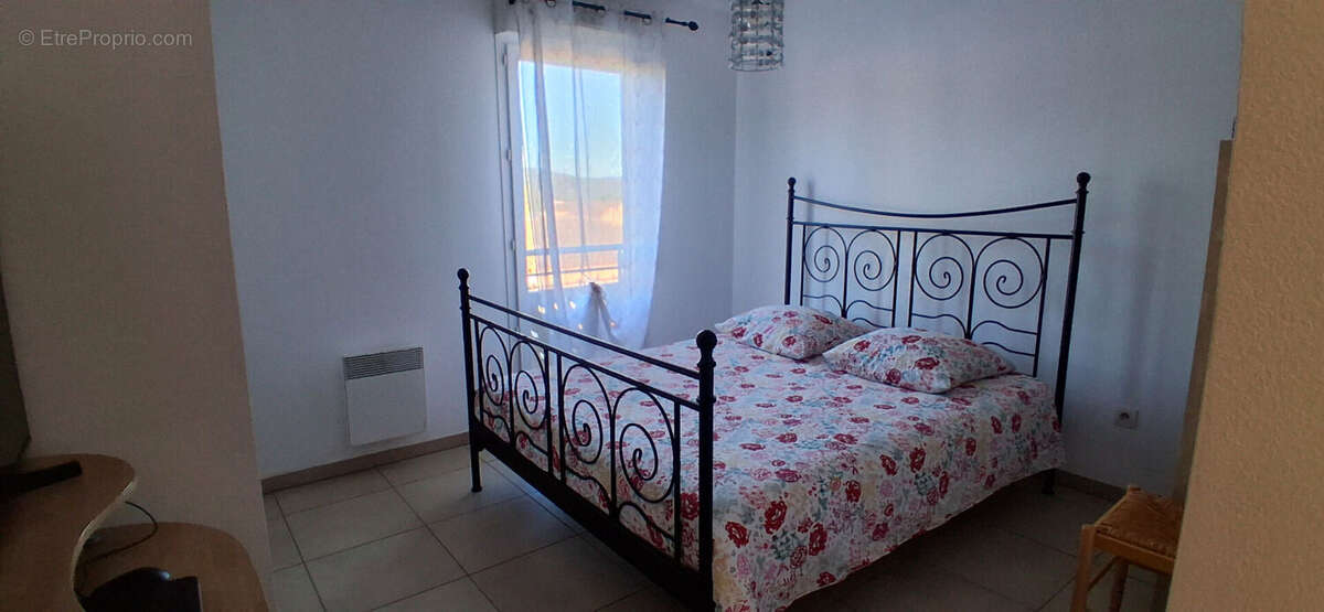 Appartement à SOLLIES-PONT