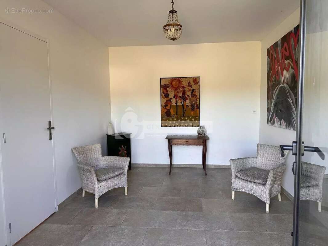 Maison à FONTVIEILLE