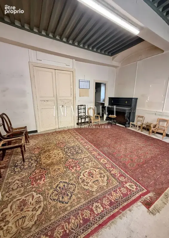 Demeure de caractère du XVIIᵉ siècle de 340 m2 avec cour et beau potentiel - photo 13