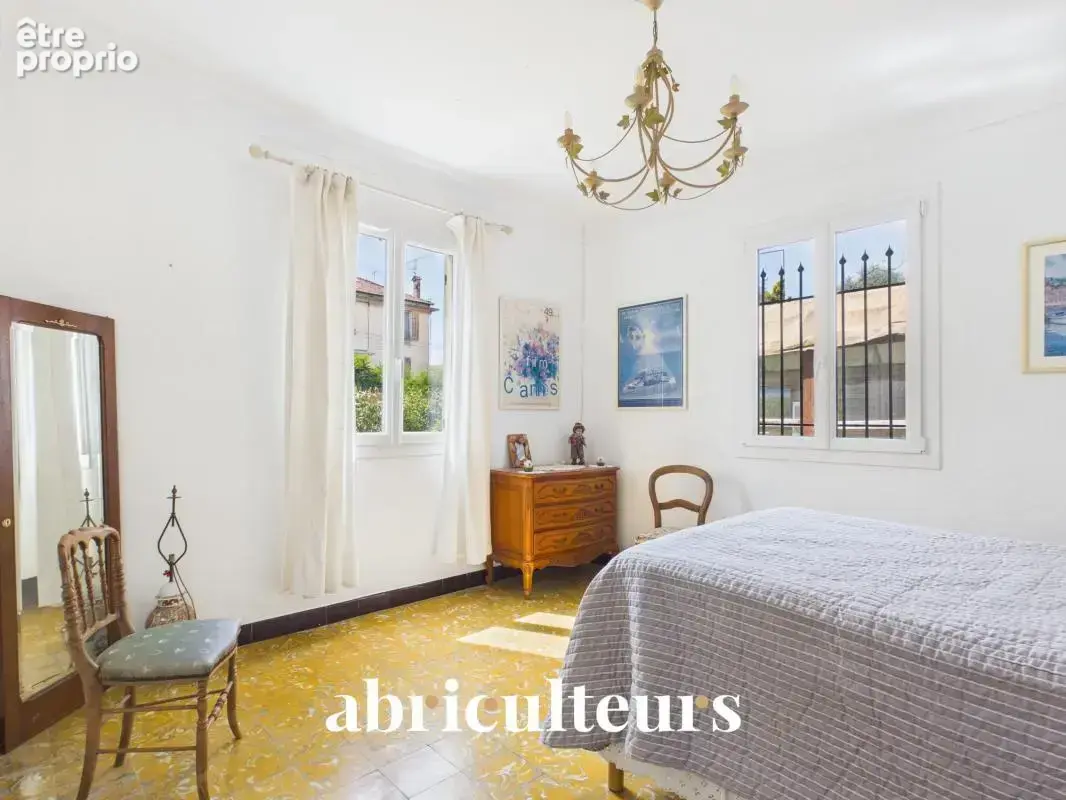 Charmante maison de plain-pied - Jardin de 522 m² - en vente à Cannes La Bocca (06150) - photo 12
