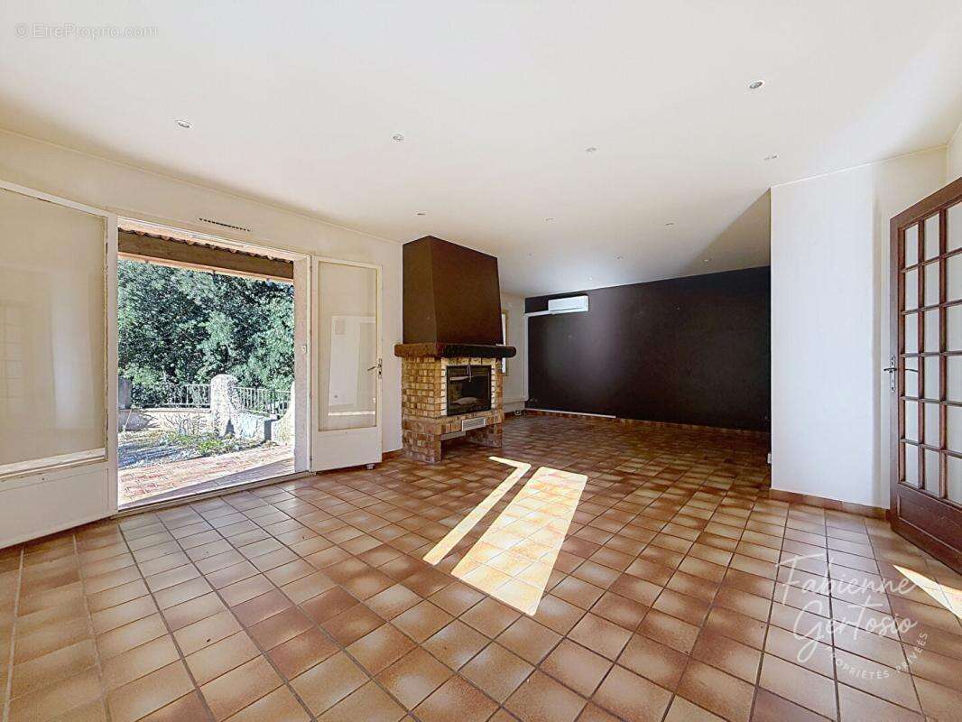 Maison à SOLLIES-VILLE