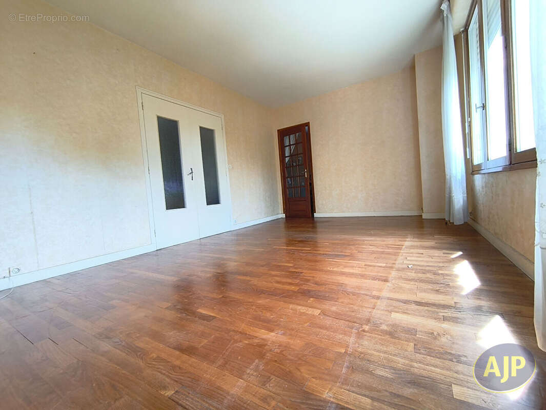 PACE Maison individuelle avec garage proche centre et écoles - photo 3
