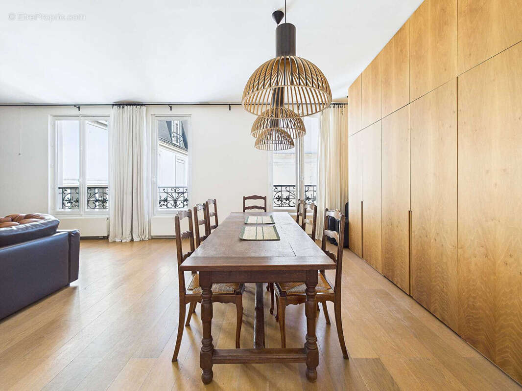 Appartement à PARIS-17E