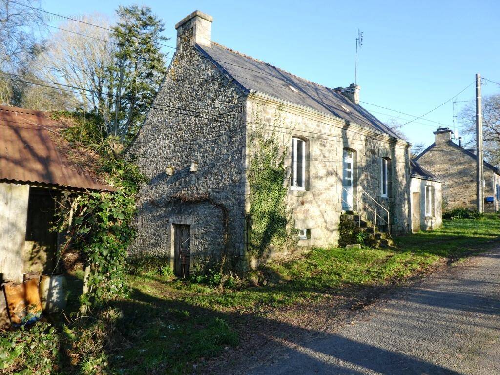 Maison à SAINT-CARADEC-TREGOMEL