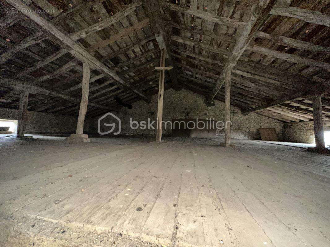 Maison à AURIAC-SUR-VENDINELLE