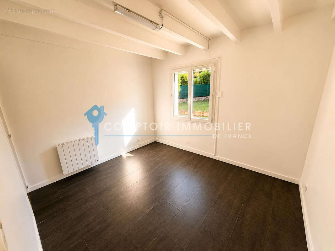 Maison familiale T7 sur la commune de  Montferrat - photo 9