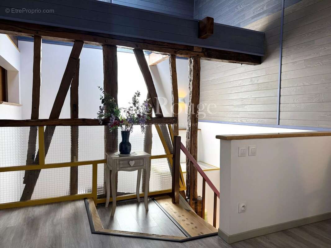Eymet – Immeuble de rapport au cœur de la bastide avec maison, studio et local commercial - photo 11