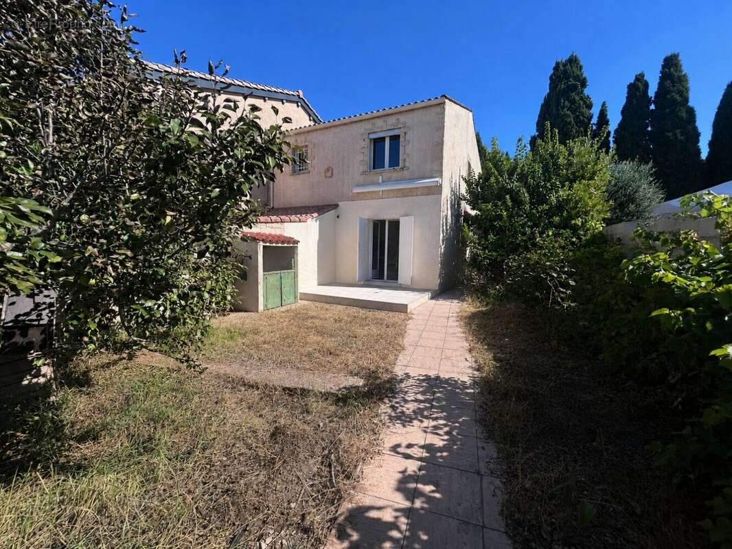 Sète  pont-levis  villa rénovée avec 3 chambres, bureau et double garage - photo 12