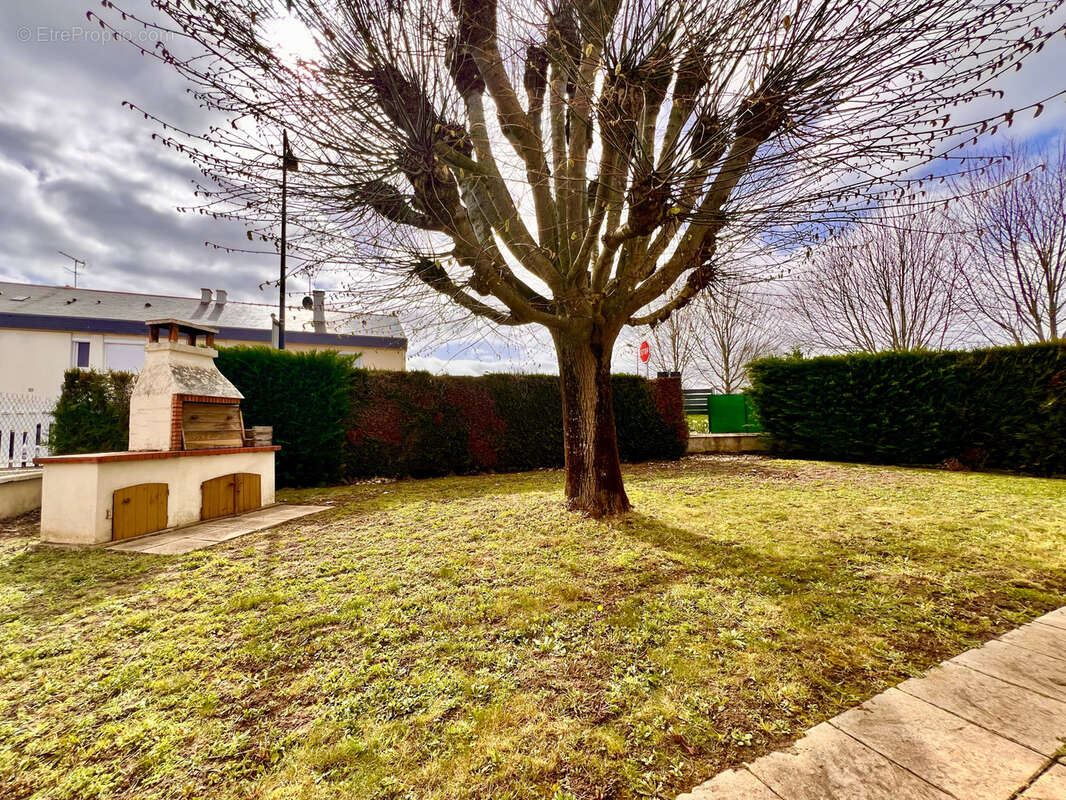 Maison à VILLEBERNIER