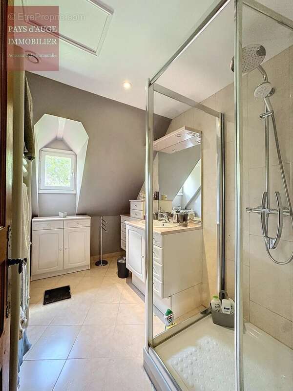 Maison à SAINT-PIERRE-SUR-DIVES