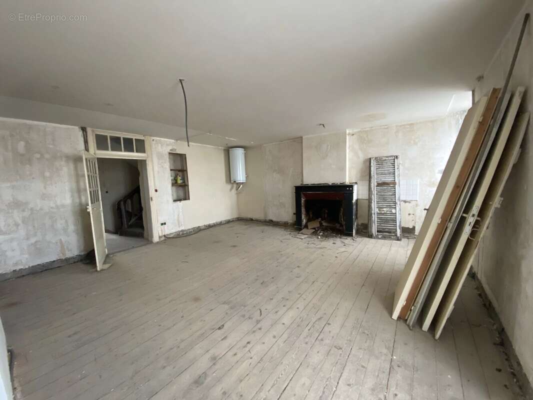 Jolie maison de ville à finir de rénover dans le centre du Dorat - photo 13