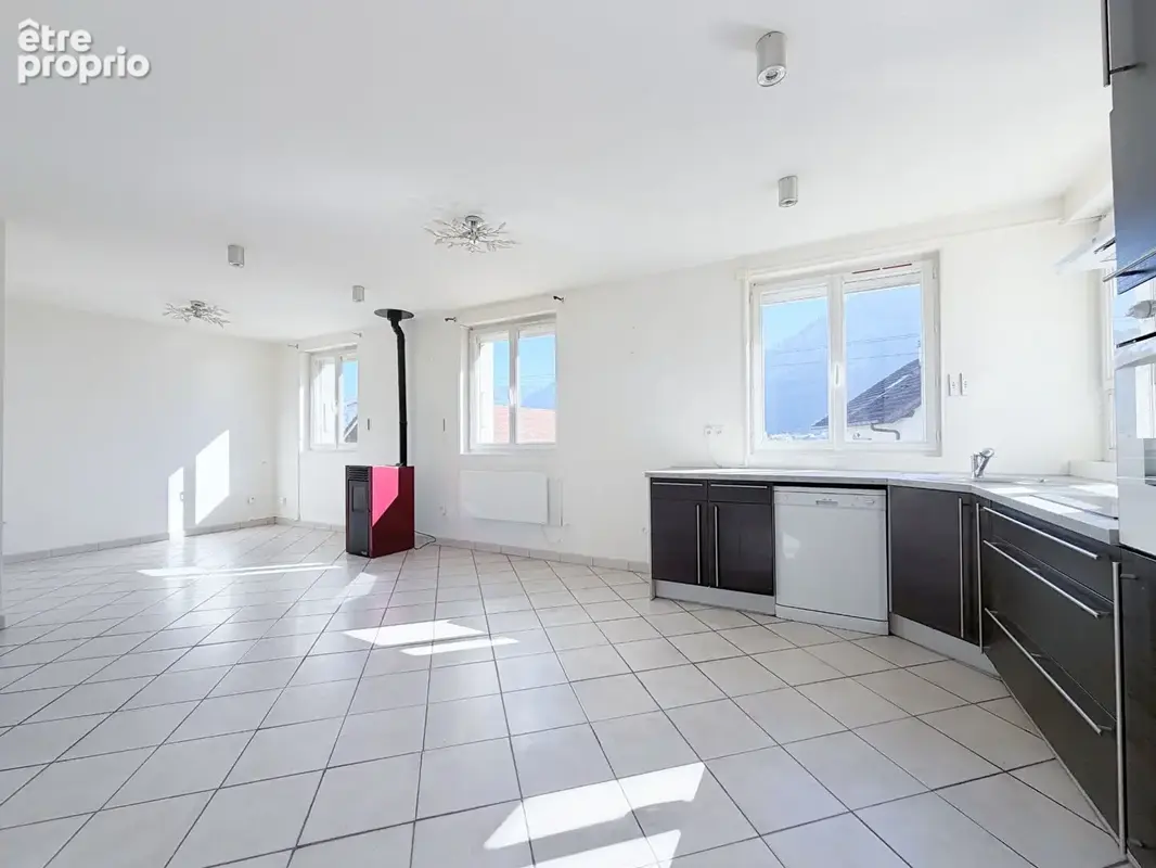 A vendre, appartement t4 avec potentiel, jardinet et parking privé, scionzier - photo 4