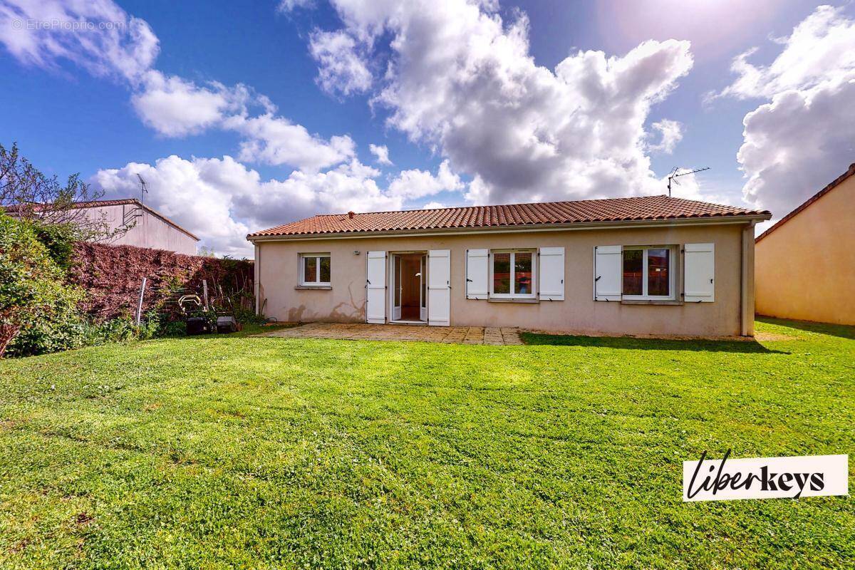 Maison à NOUAILLE-MAUPERTUIS