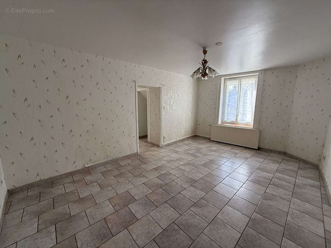 Maison à POURU-SAINT-REMY