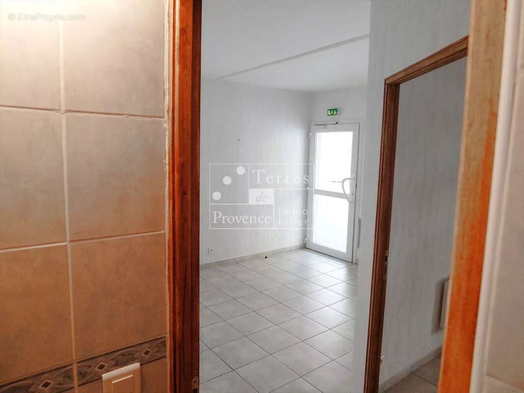 Commerce à SALERNES