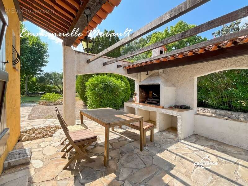 Maison à BAGNOLS-EN-FORET