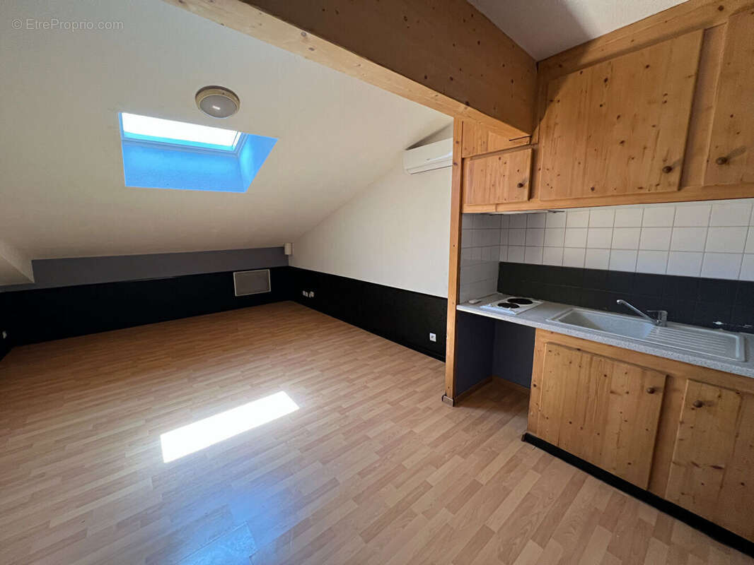 Immeuble de 8 appartements et locaux commerciaux au centre de Miramont de Guyenne - photo 2