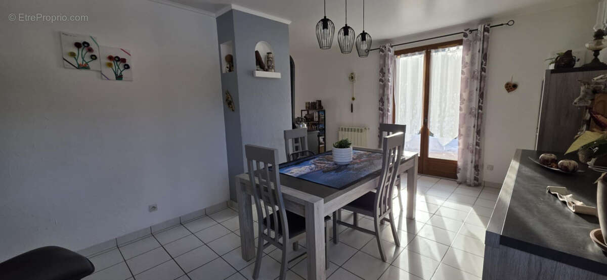 Maison à QUEIGE