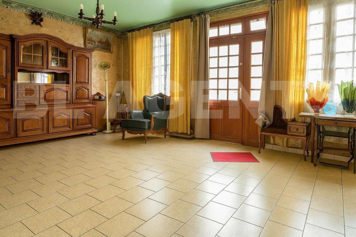 salle - Maison à TRUN