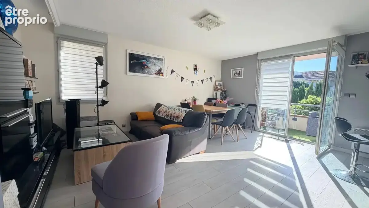 EXCLUSIVITÉ – Barrière de Paris - La Vache, T4 lumineux avec terrasse, balcon et 2 parkings - photo 2