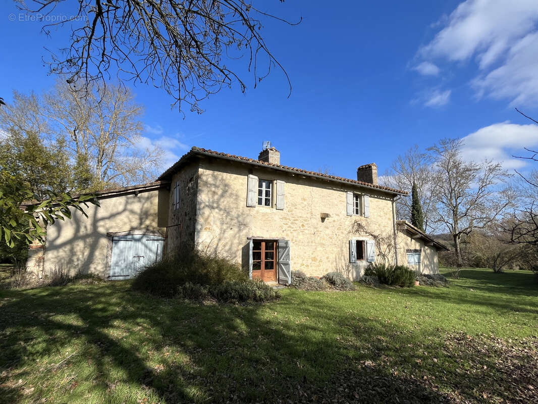 Maison à MAUVEZIN