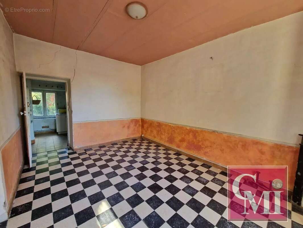 Maison ancienne (3 chambres) à rénover sur 407m2 de terrain - photo 3