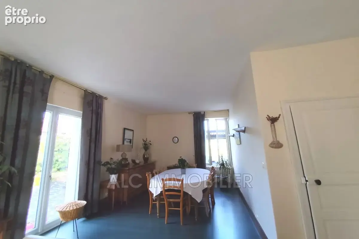 Maison 253 m² à Marolles-Les-Braults  - photo 5