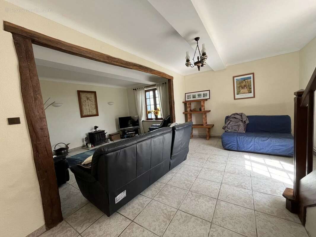 Maison de 3 chambres avec granges et petite maison à rénover - photo 4