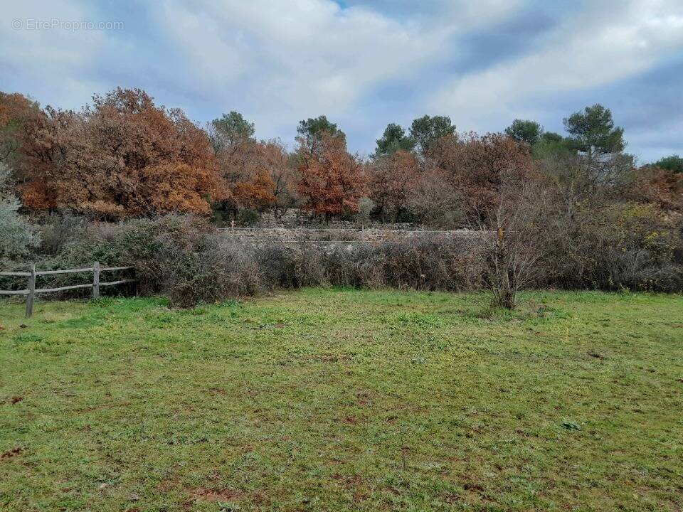 Terrain à SAINT-MAXIMIN-LA-SAINTE-BAUME