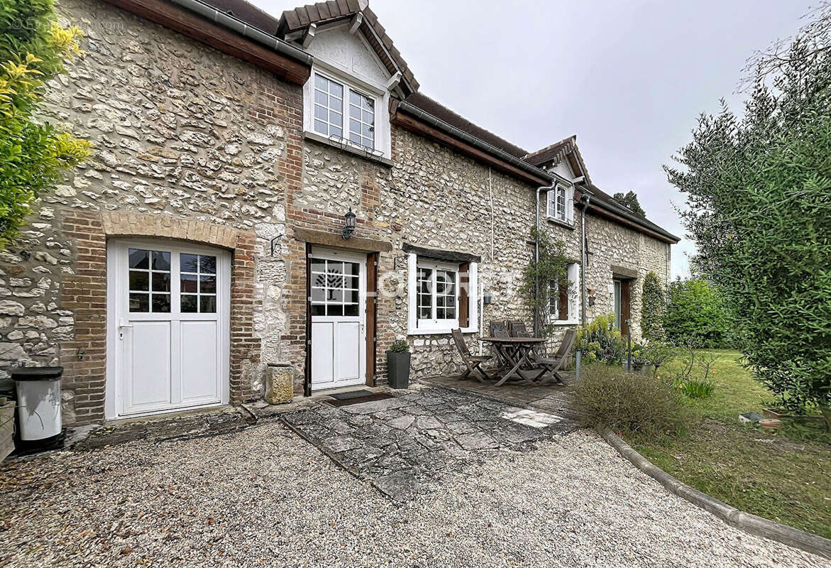 Maison à COURCELLES-SUR-SEINE